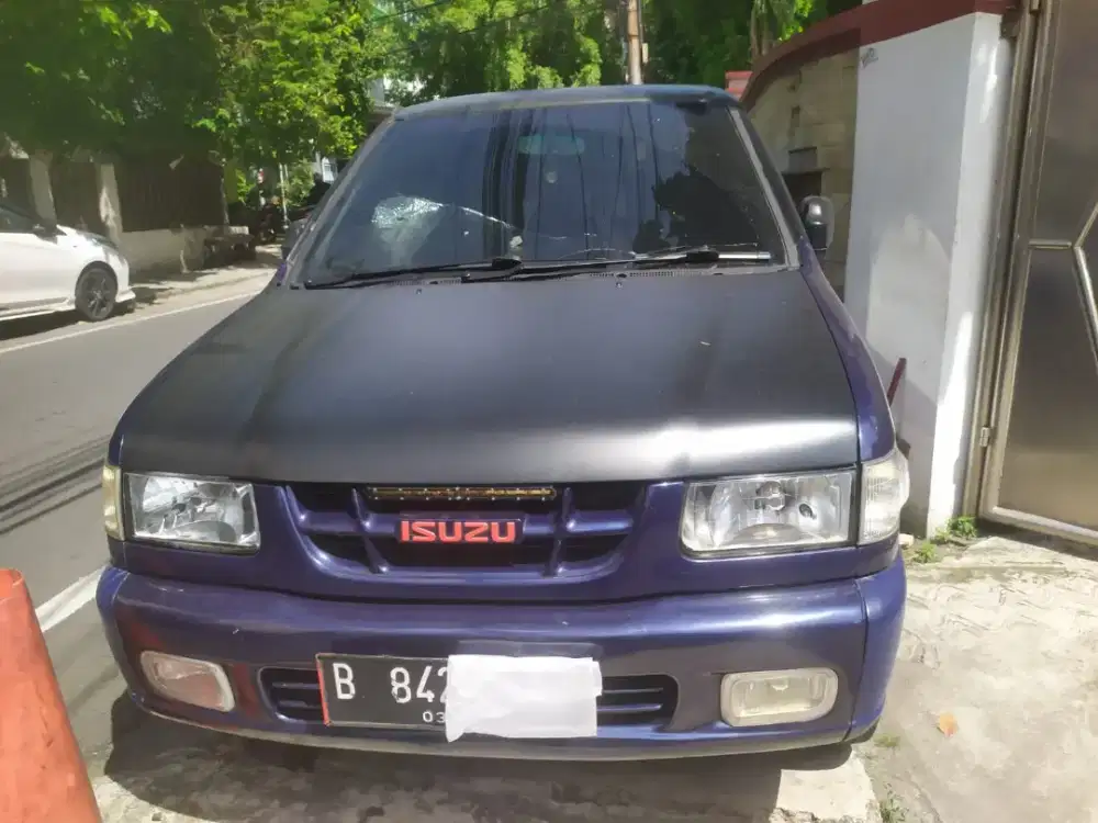 Izuzu panther tahun 2001