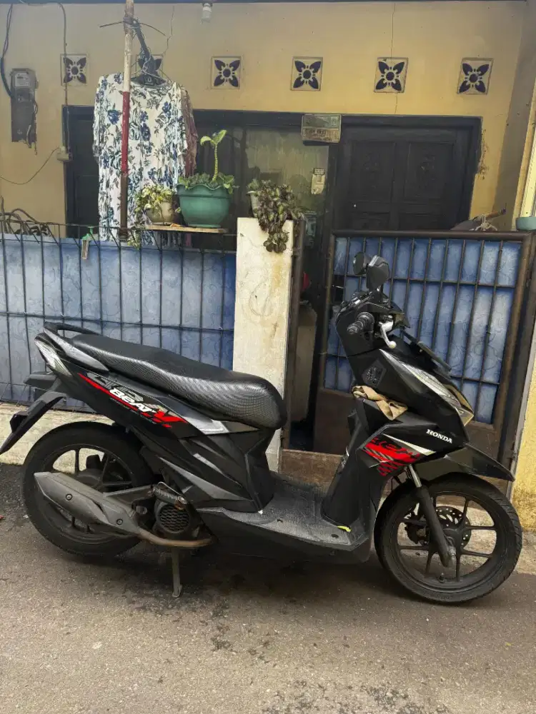 Honda Beat Tahun 2022 warna hitam