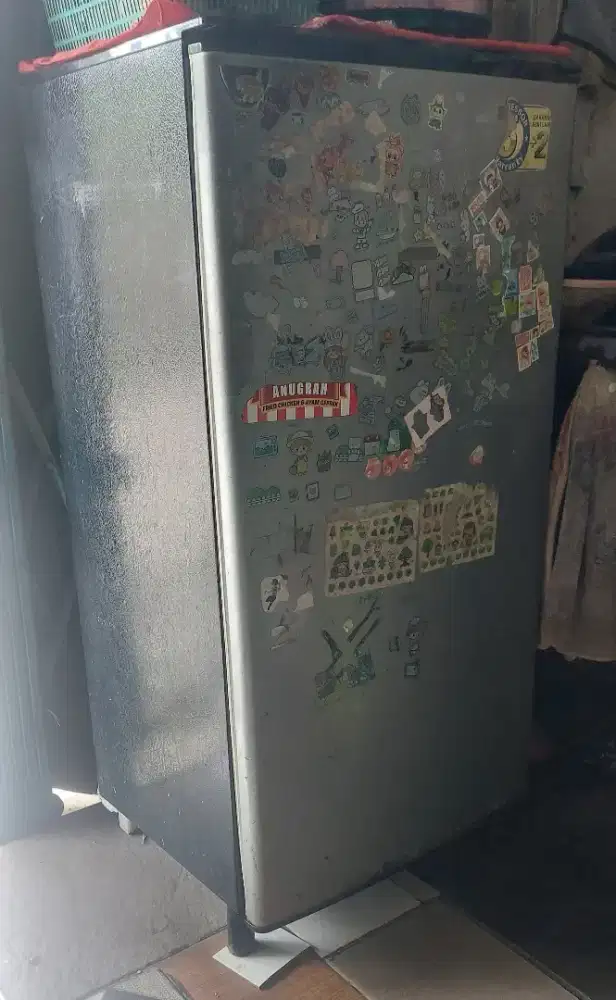 Dijual cepat kulkas 1 pintu merk AQUA