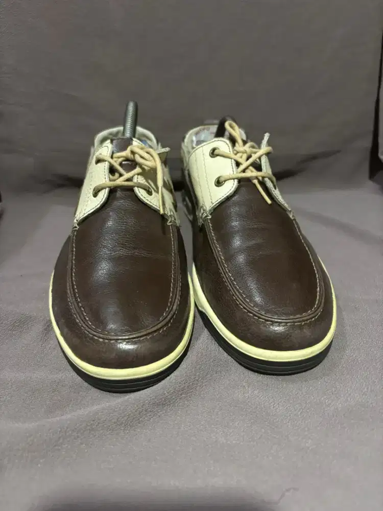 Sepatu slip on kulit pria