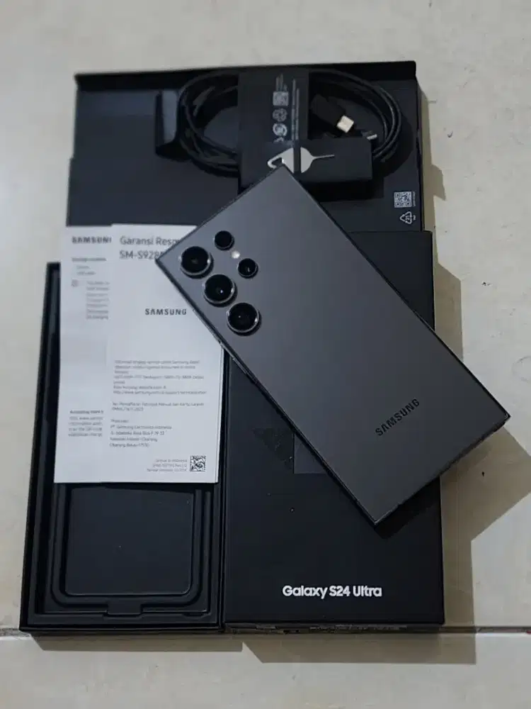Samsung S24 Ultra 5G 12/256Gb  warna Black SEIN, kondisi 99% Mulus