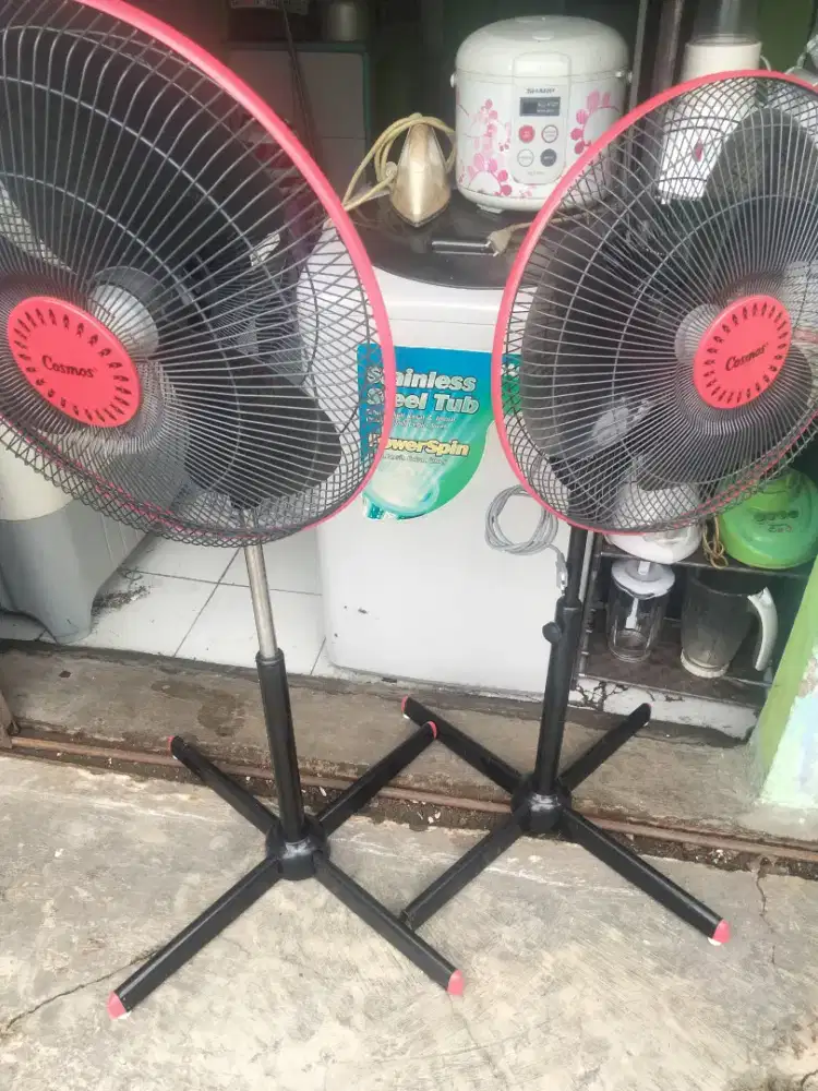 Jual kipas angin merk cosmos 2 pcs kondisi bagus barang pake an