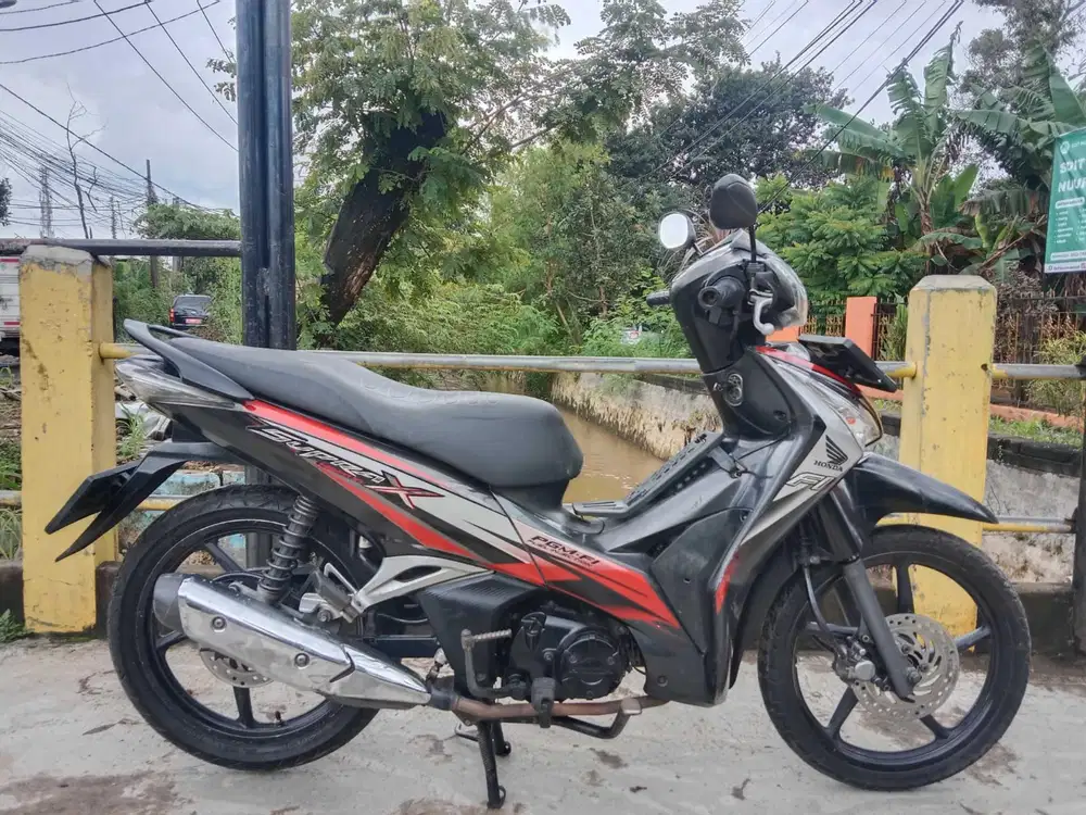 Honda Supra x 125 cw fi helm in th 2012 pajak panjang