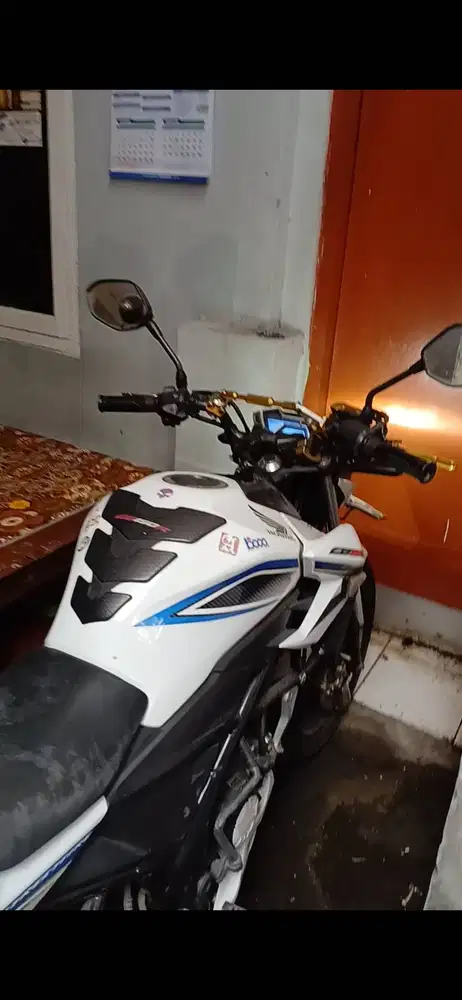 Dijual cb150r streetfire th 2015 km 27000