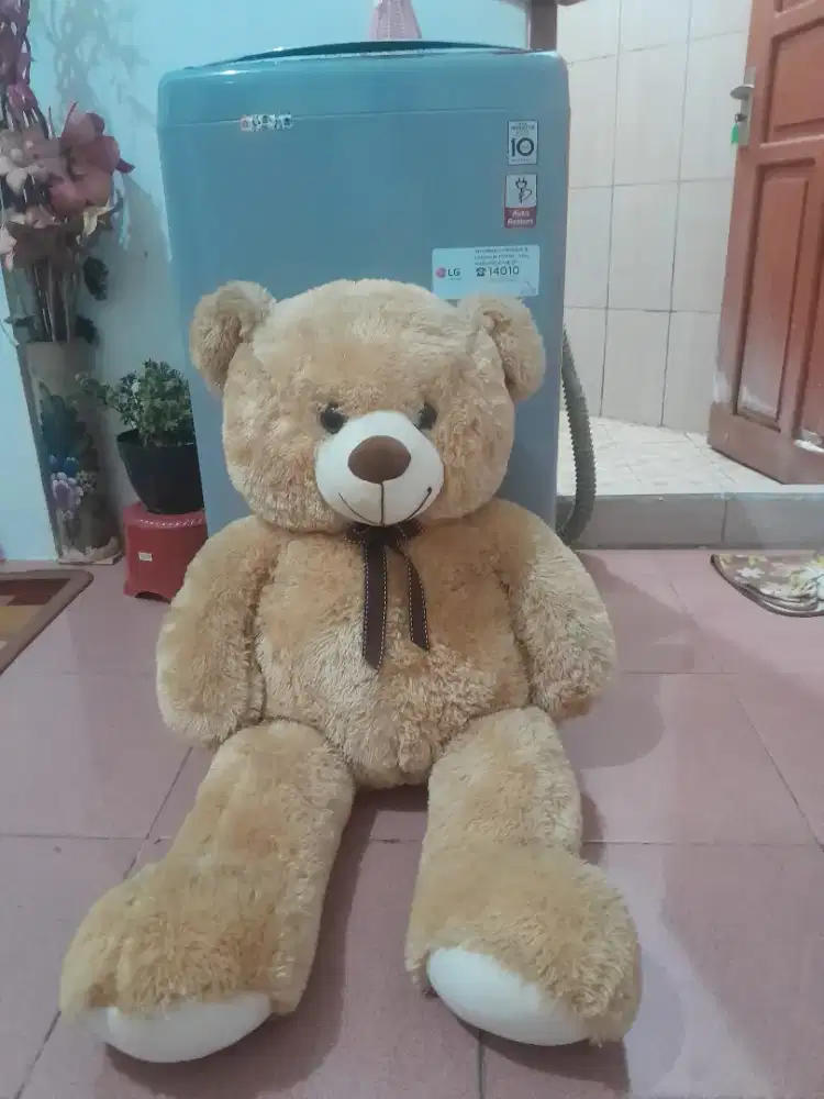 Boneka besar dan bagus