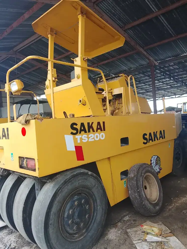 Tandem Tire roller Sakai TS200 tahun 2021