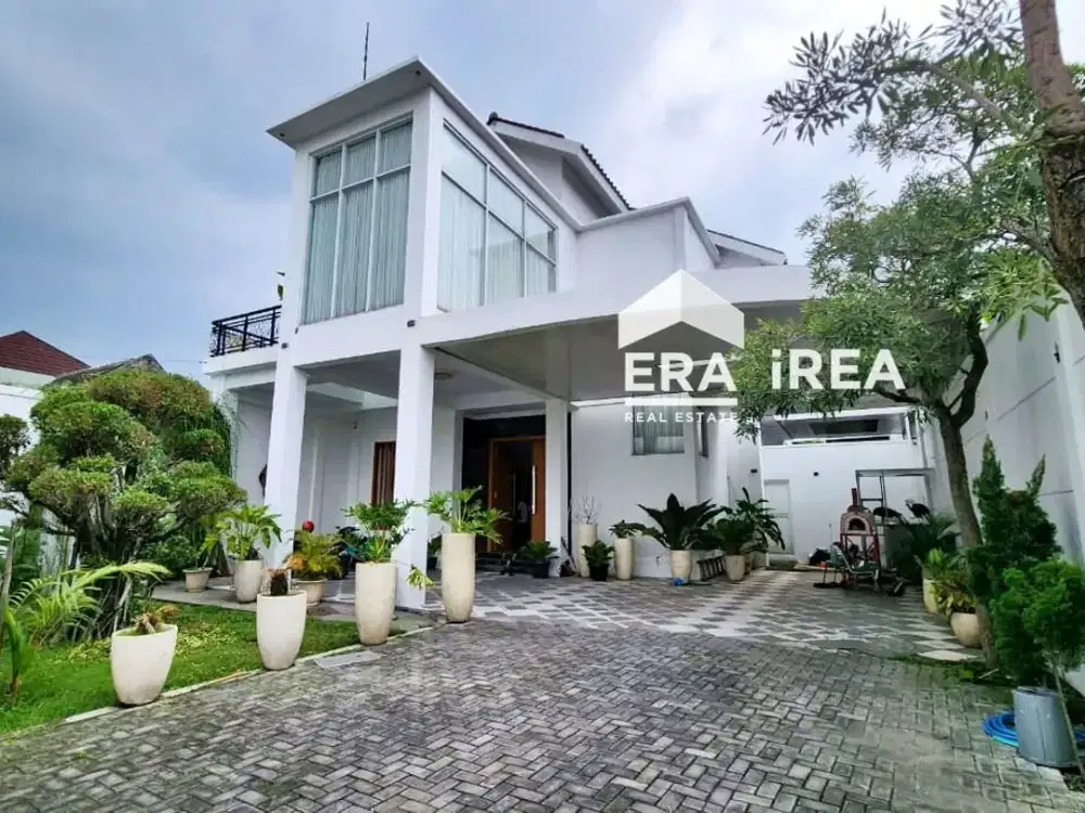 DIJUAL RUMAH MEWAH DENGAN KOLAM RENANG DI SOLO BANYUANYAR DEKAT EXIT TOL KLODRAN, GRAHA SABA, STADION MANAHAN