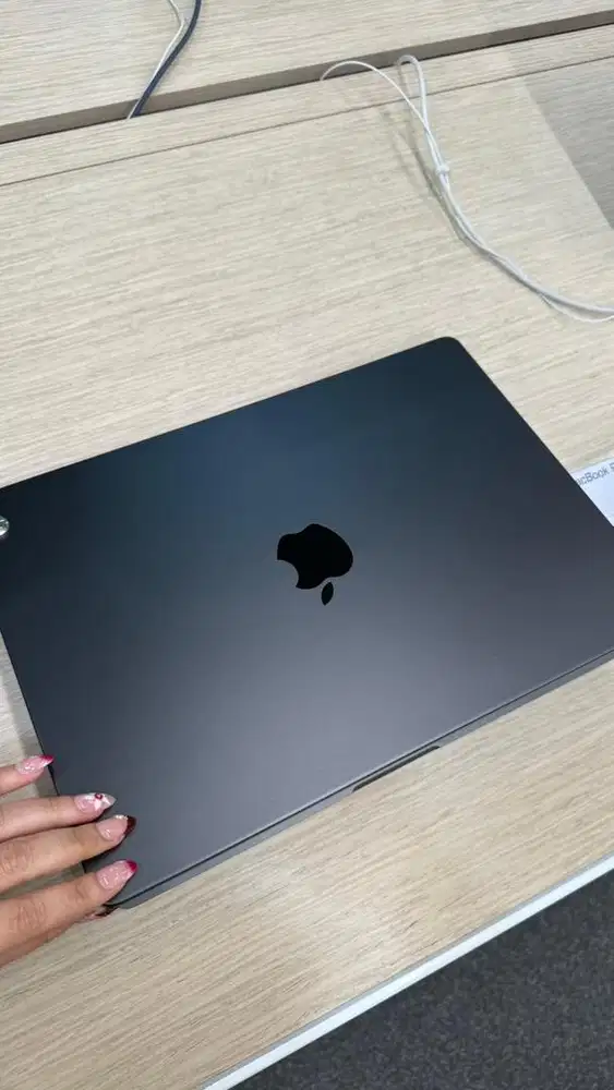 Macbook Pro M5 cicilan cepat