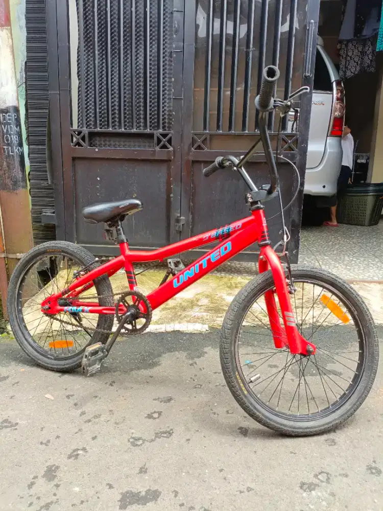 Sepeda BMX UNITED