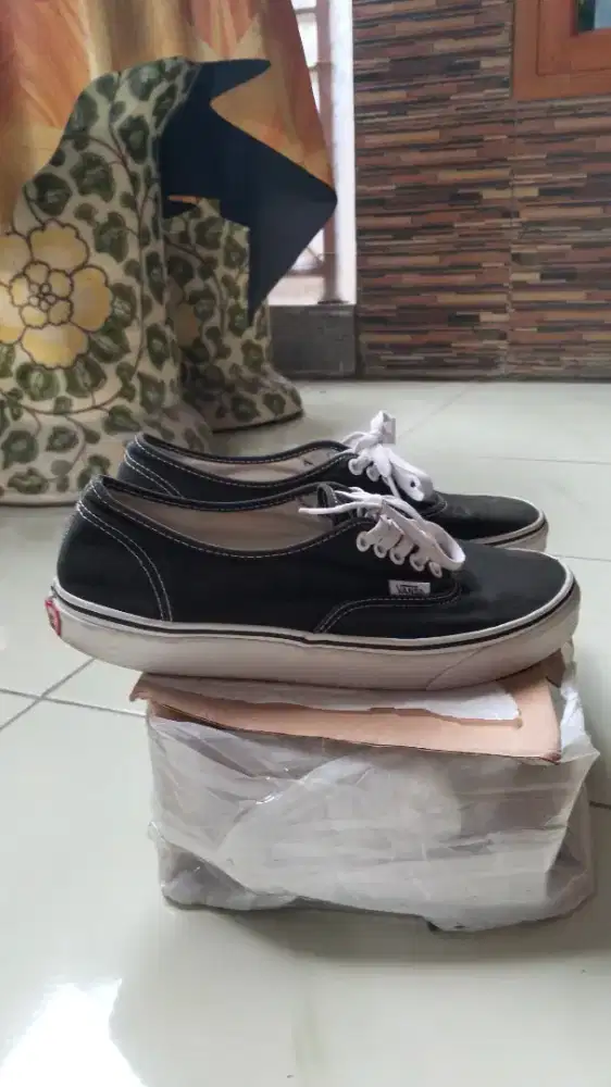 Sepatu sneakers vans