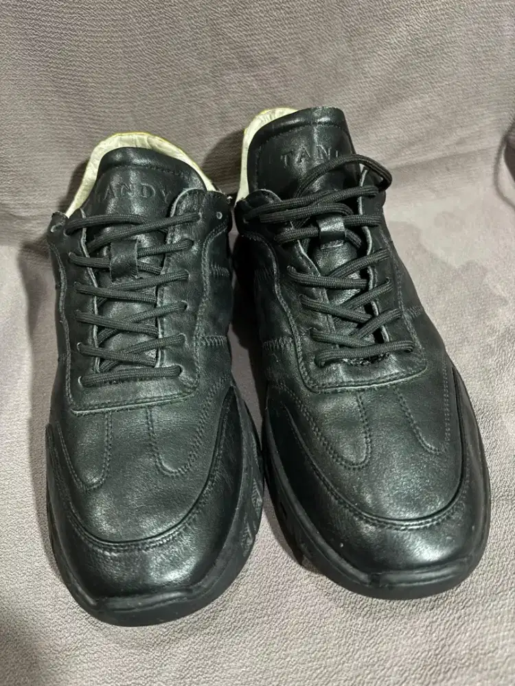 Sepatu kulit kets tandy hitam