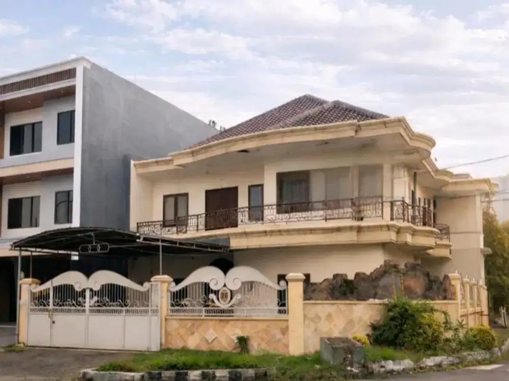 Rumah Murah, Bagus dan Strategis di Raya Darmo Permai, SBY