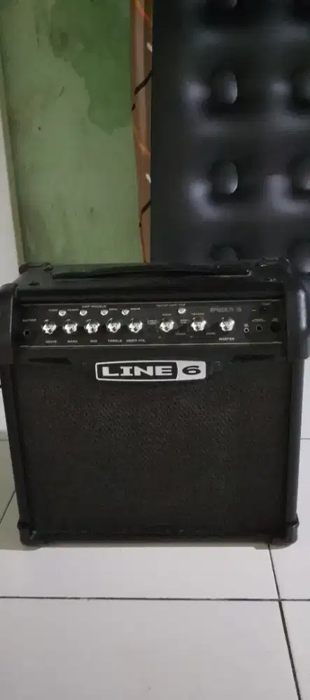 Ampli line 6 IV 15