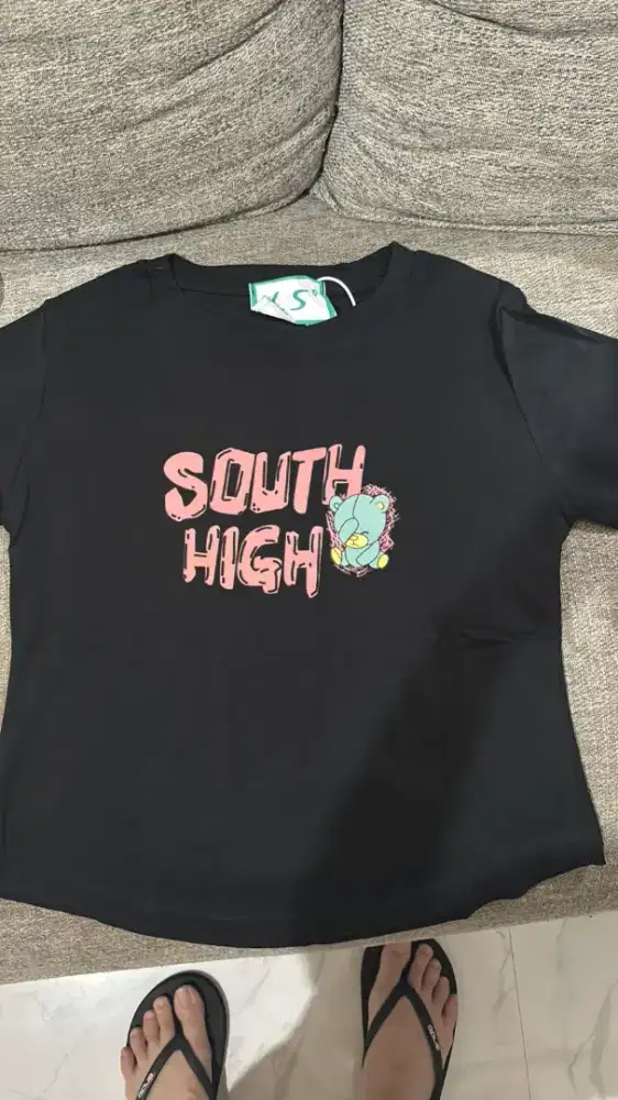 Season high tee wanita