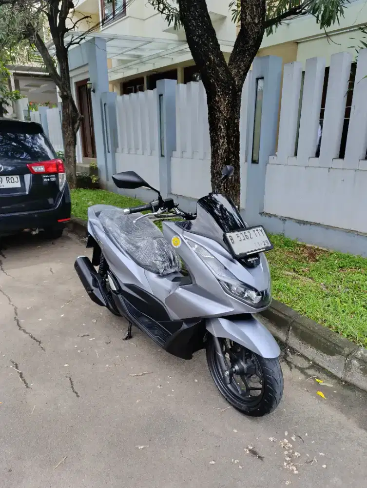 Bissmillah dijual motor Honda PCX 160cc like new 2024 istimewa