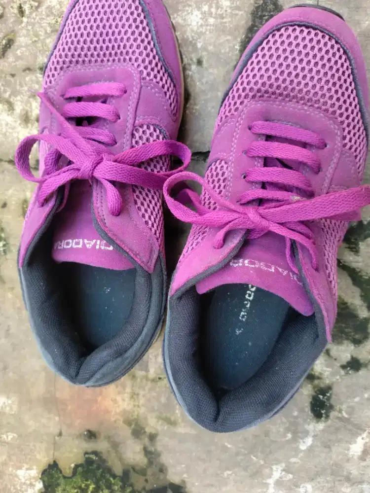 Sepatu running cewek diadora pink