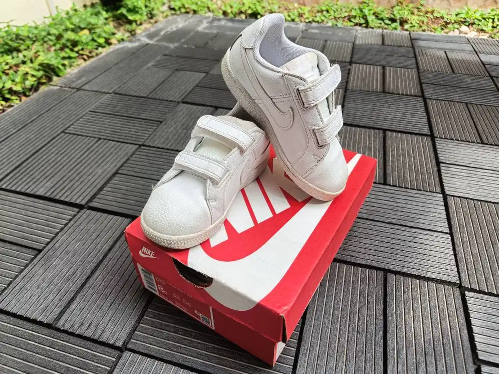 Sepatu nike anak size 8 untuk usia 2 tahun casual original