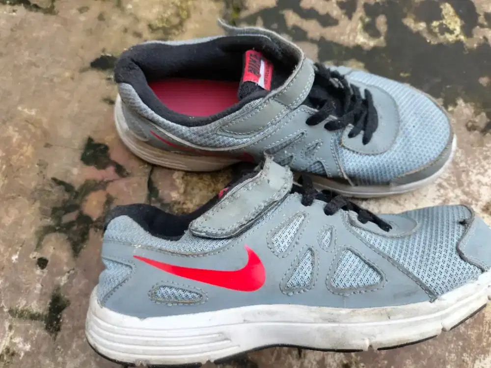 Sepatu Nike size 35