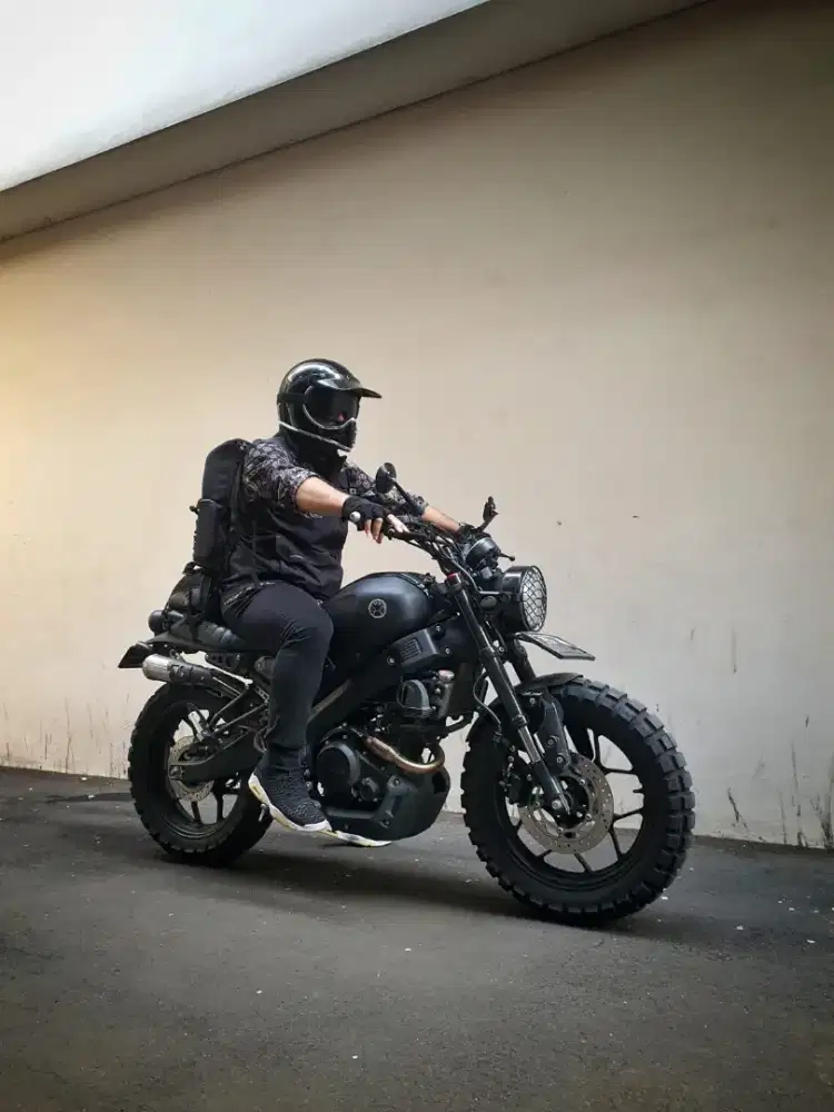 Yamaha XSR 155 modified