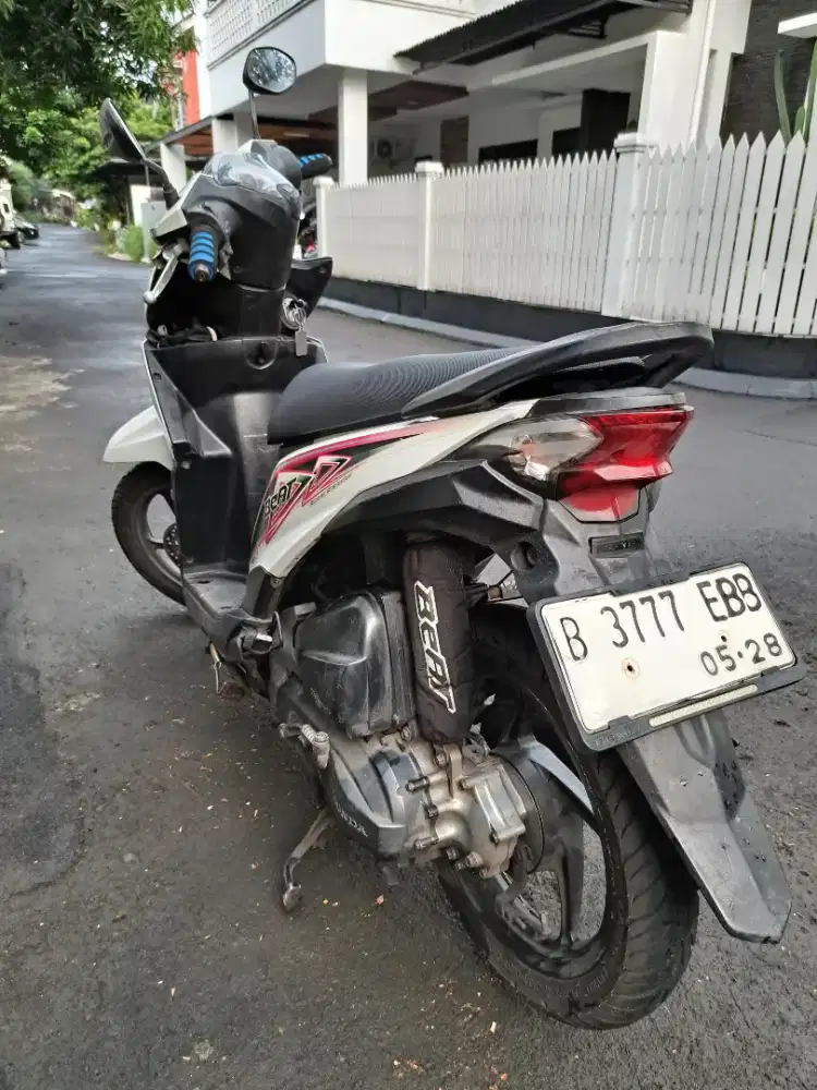 Dijual Honda Beat Putih Pink Tahun 2013