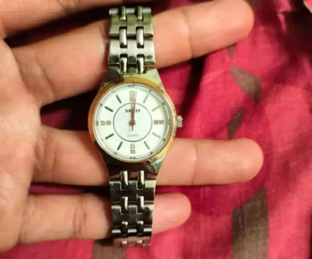 Jam tangan wanita merk skmei silver gold