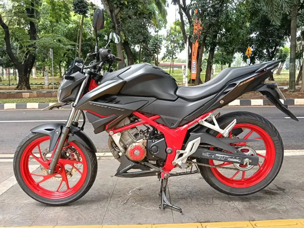 DIJUAL CASH HONDA CB 150R STREETFIRE THN 2018 PAJAK IDUP SIAP PAKAI