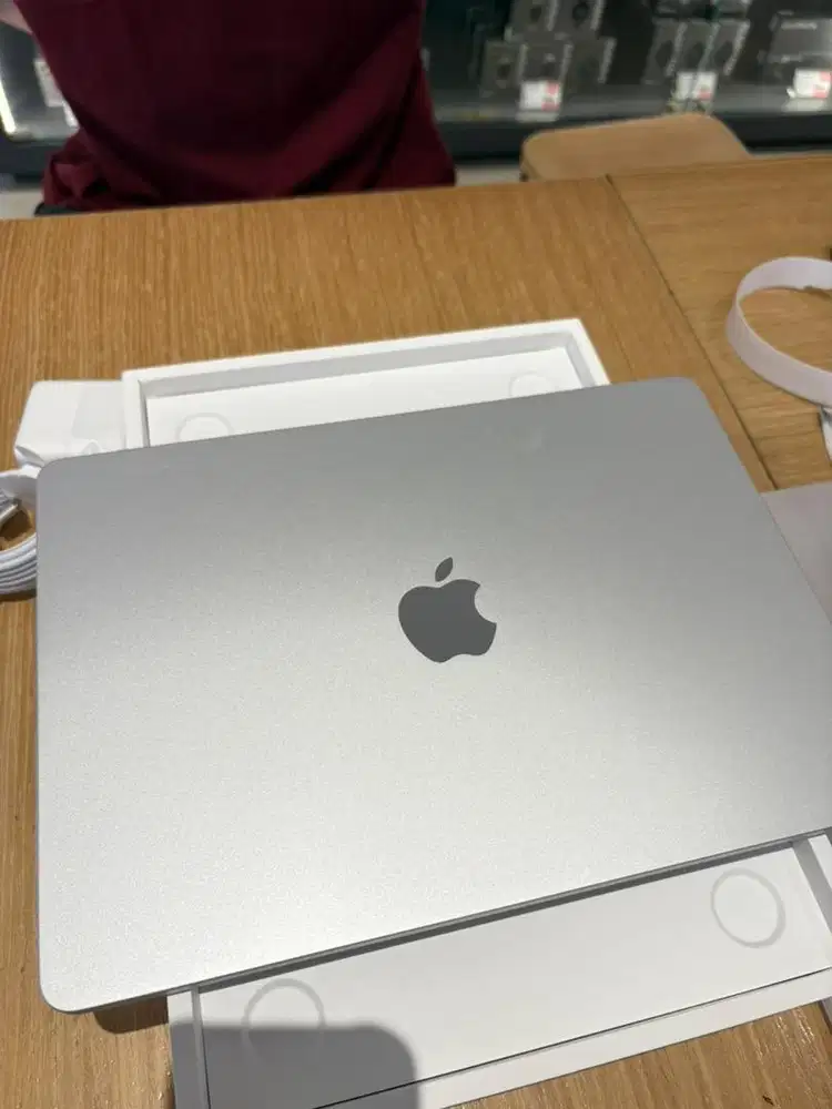 MACBOOK AIR 13 inci M4