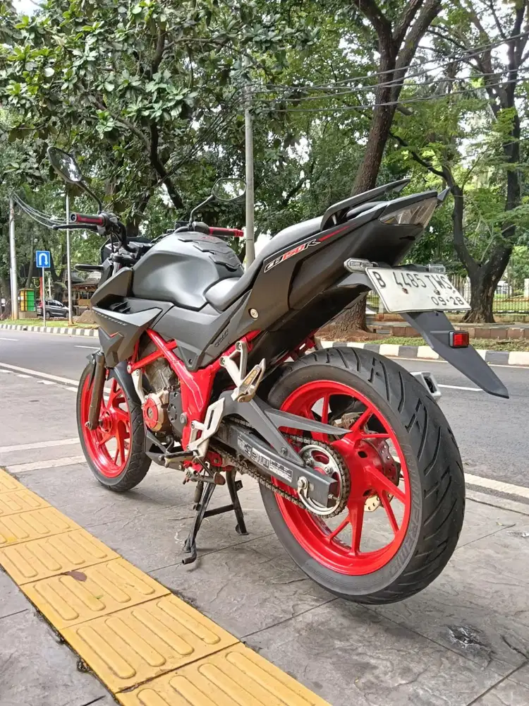 DIJUAL CASH HONDA CB 150R STREETFIRE THN 2018 PAJAK IDUP SIAP PAKAI