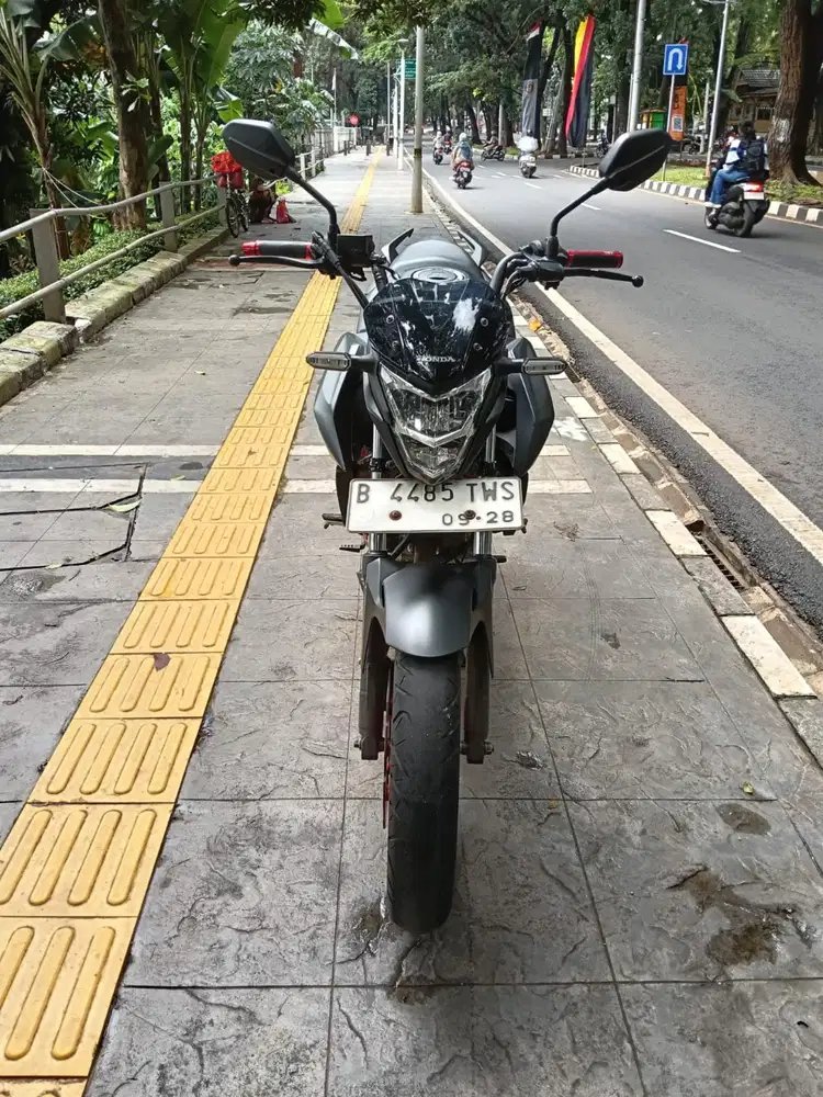 DIJUAL CASH HONDA CB 150R STREETFIRE THN 2018 PAJAK IDUP SIAP PAKAI