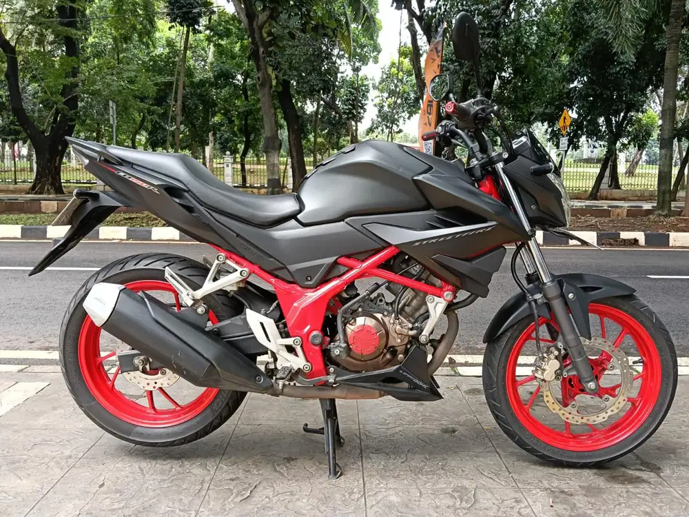 DIJUAL CASH HONDA CB 150R STREETFIRE THN 2018 PAJAK IDUP SIAP PAKAI