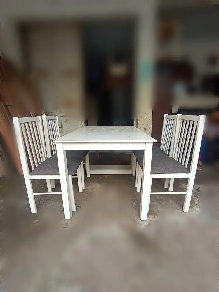 Meja makan kayu+4 kursi kayu