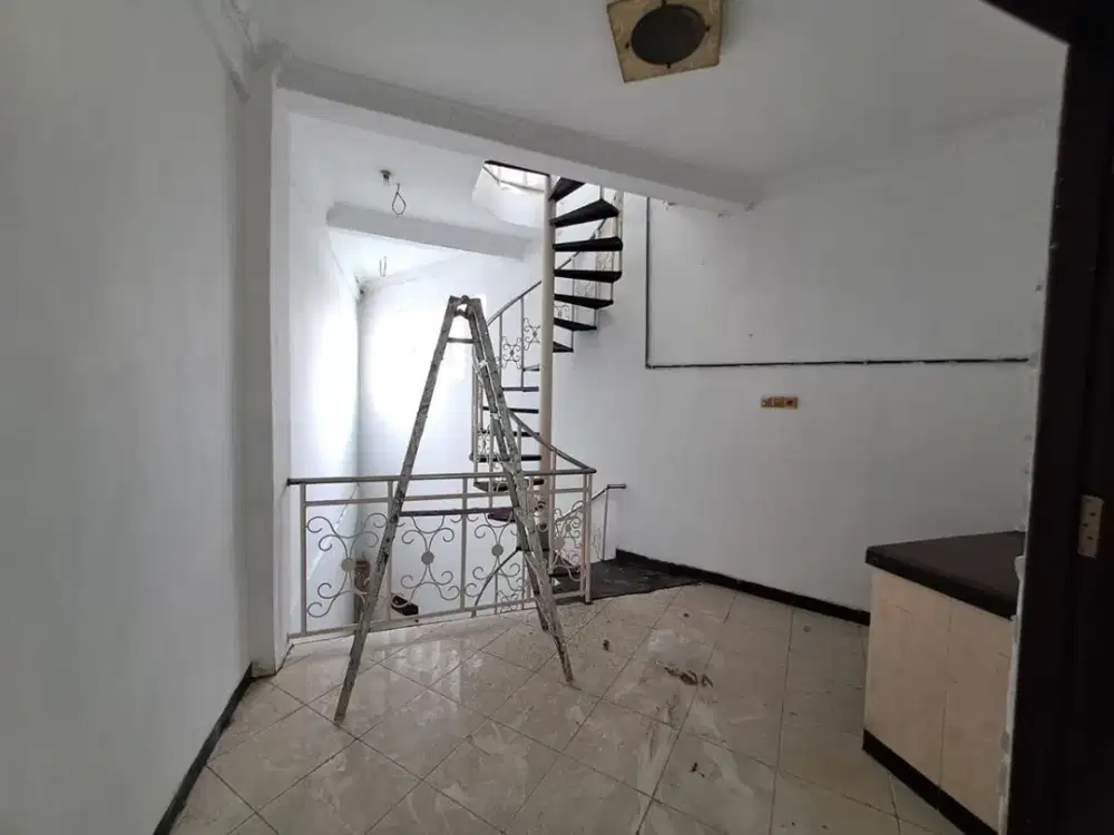 DISEWAKN RUKO JALAN RAYA MANYAR - NOL JALAN RAYA