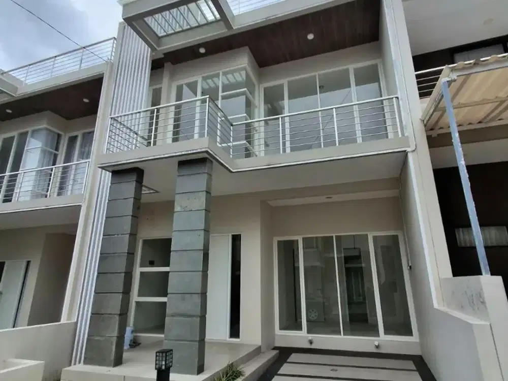 Dijual Modern Villa Lingkungan Aman 24/7 di Adikusuma Kota Batu