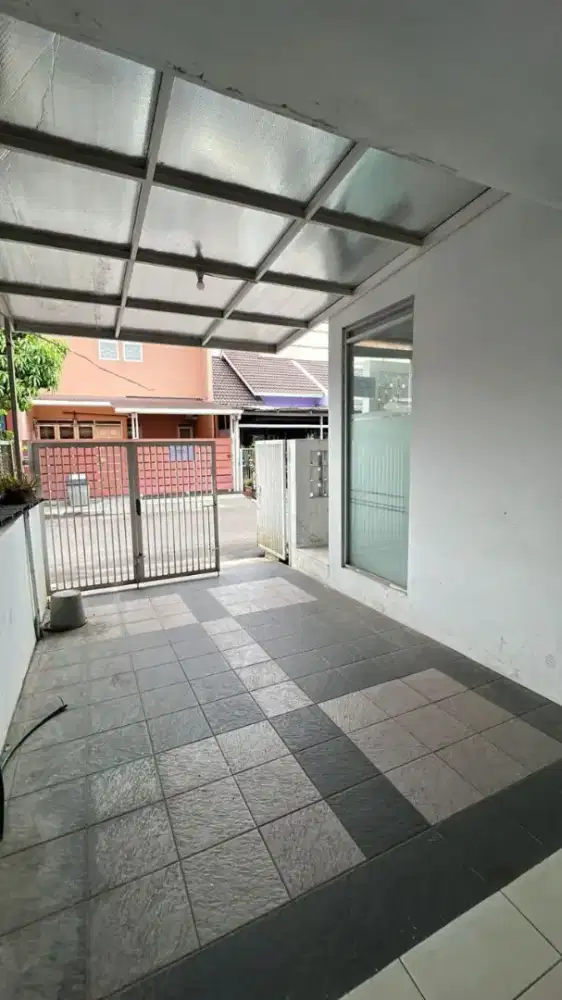 Rumah minimalis siap huni dekat Summarecon di cluster Adipura bandung