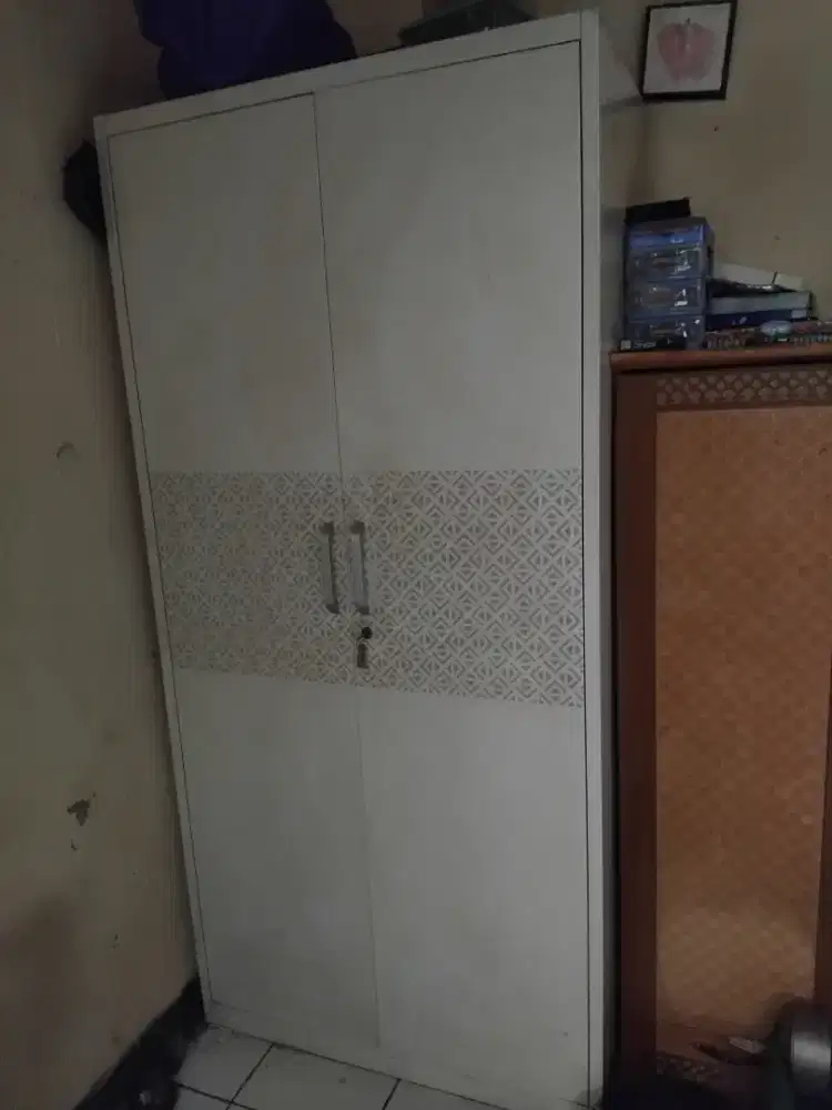 Dijual Lemari Baju 2 Pintu Warna Putih Merek Selma