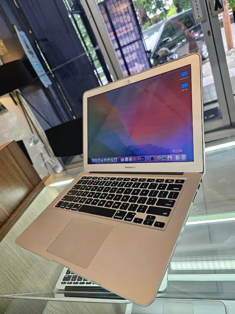 Macbook Air 2017 Baru Dipakai 3 bln