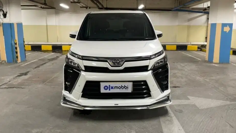 DP MURAH Toyota Voxy 2.0 Bensin-AT 2019 CBICB
