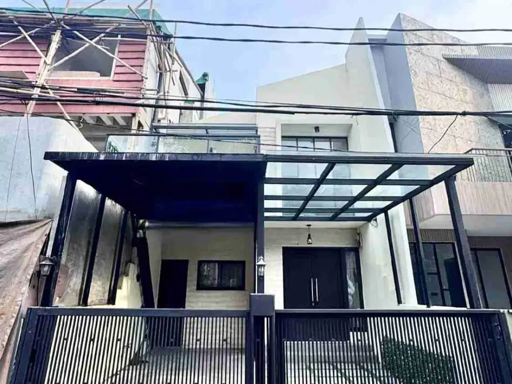 DIJUAL RUMAH 2 LANTAI DEPAN TAMAN DI PONDOK INDAH DEKAT PONDOK INDAH MALL