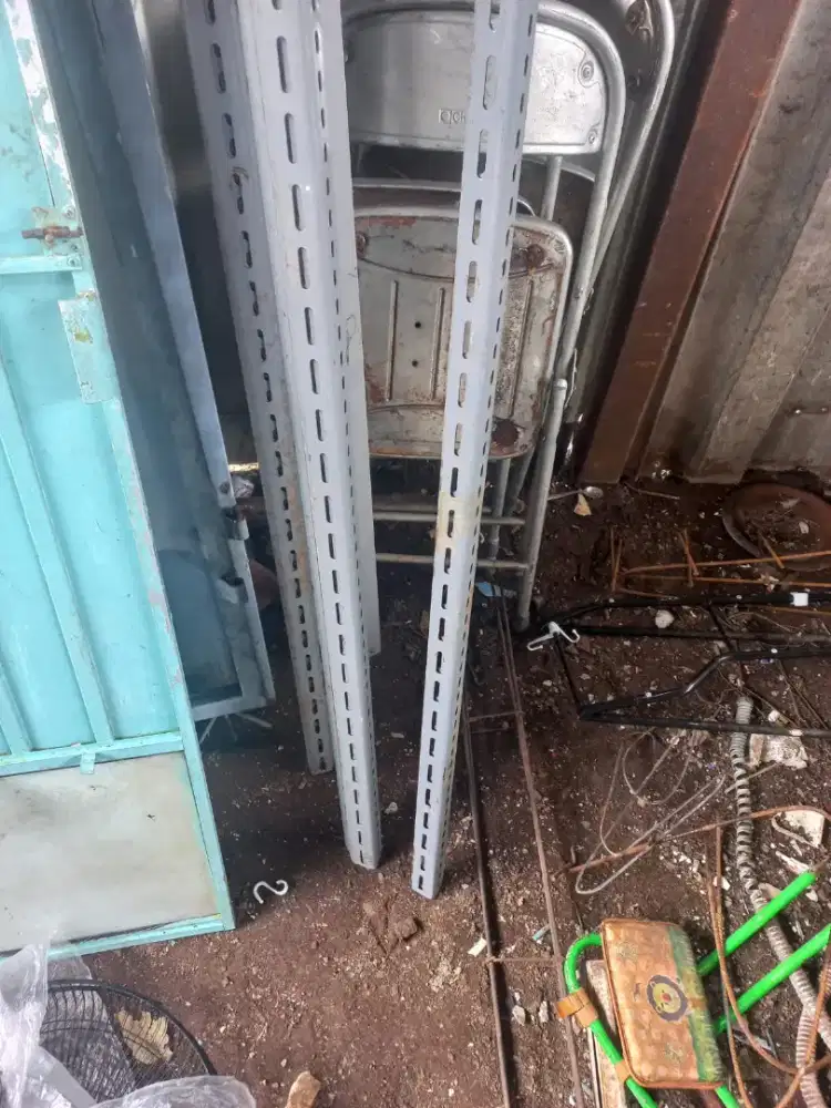 Besi siku lubang satunya 50