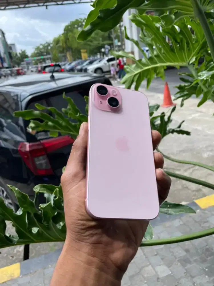 iPhone 15 basic pink