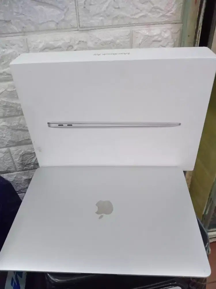 Jual macbook air retina 13 2020