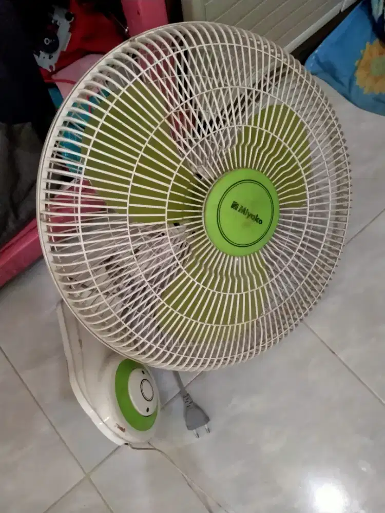Kipas angin dinding Miyako 16 inci