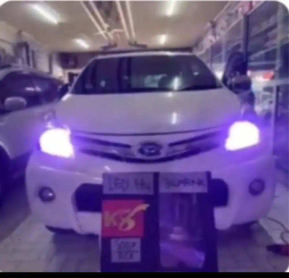 Lampu LED Philip sepasang putih trang.