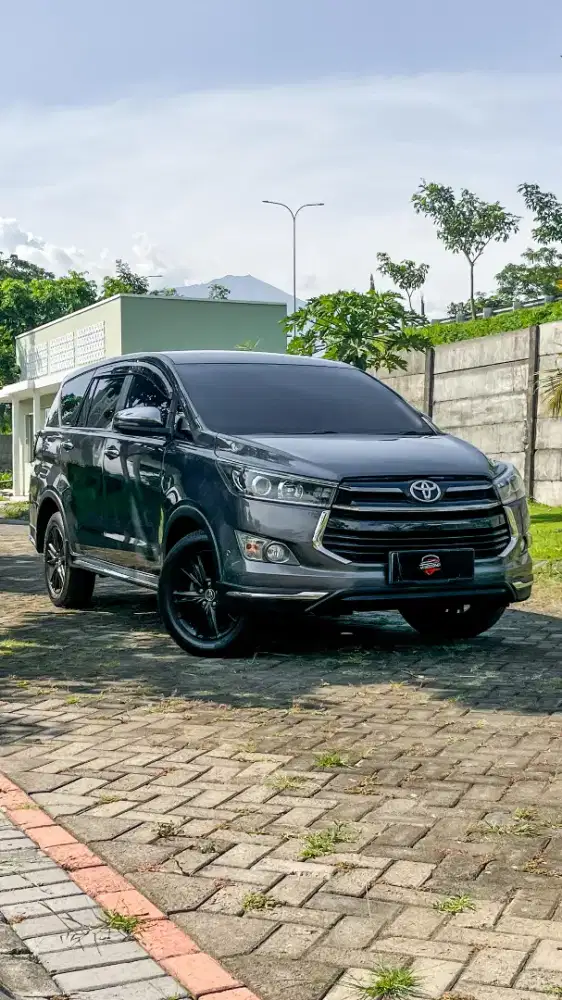 Toyota Kijang Innova Venturer Diesel Matic Cruise Control 2017 Abu-abu