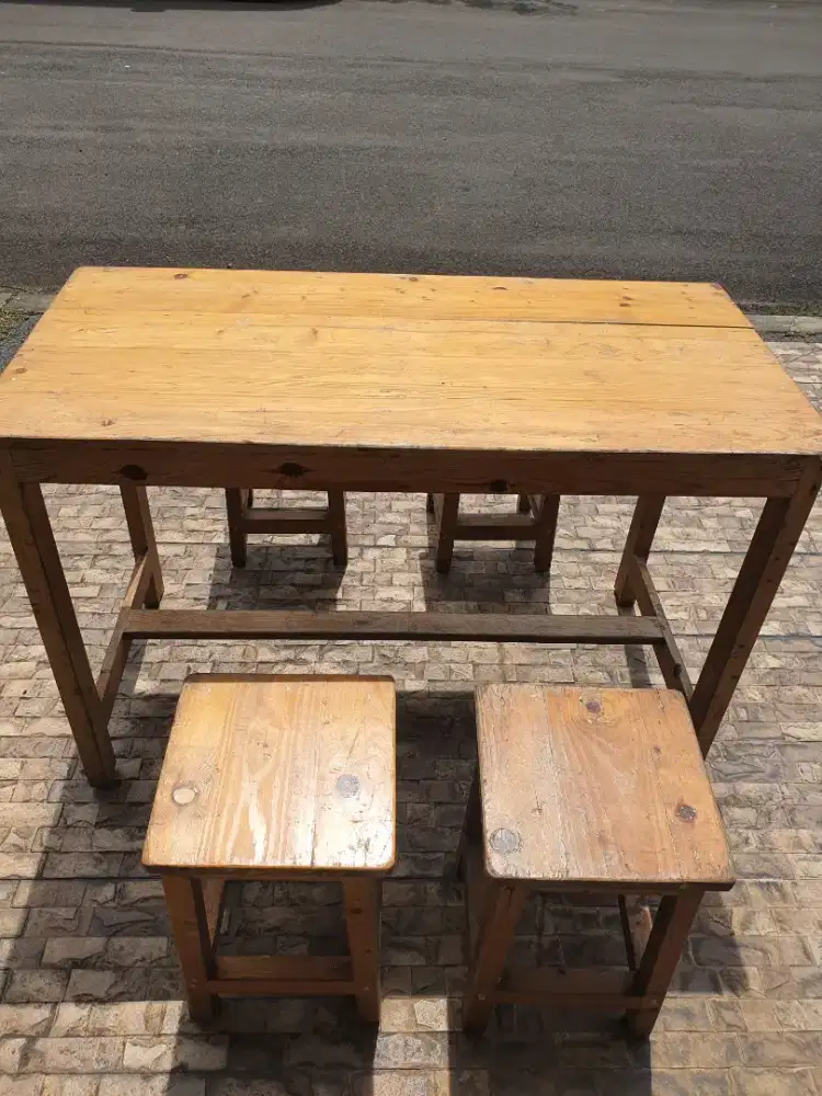 Dijual cepat set meja dan kursi harga murah