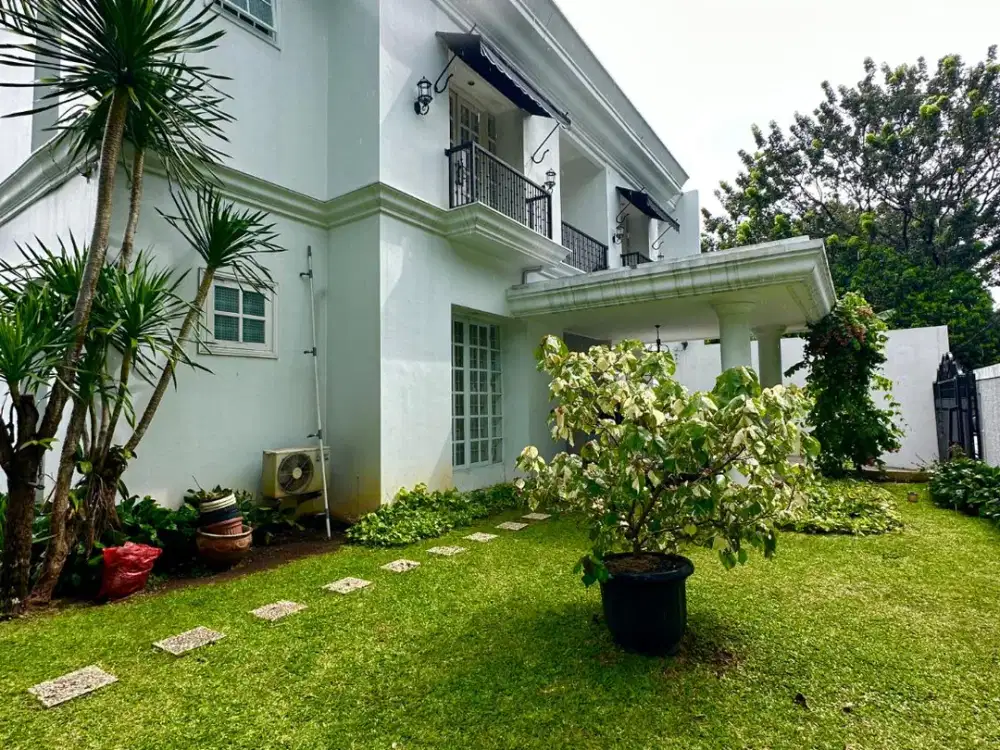 Rumah dengan Swimming Pool di Kebayoran Lama Jaksel AS-17362