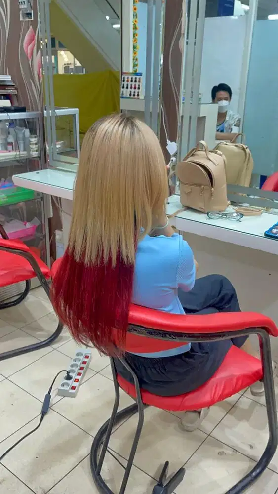 Hair Stylist Salon Berpengalaman