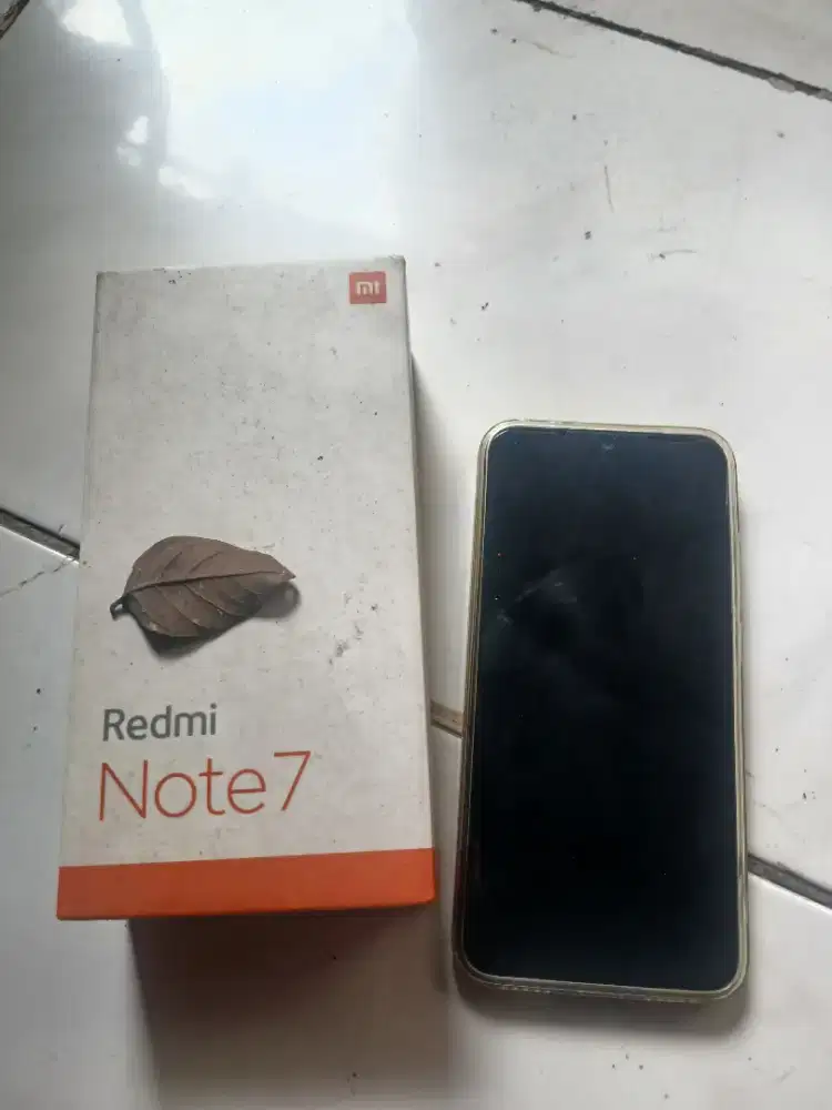 Redmi note 7 (4/64) + dus (bonus)