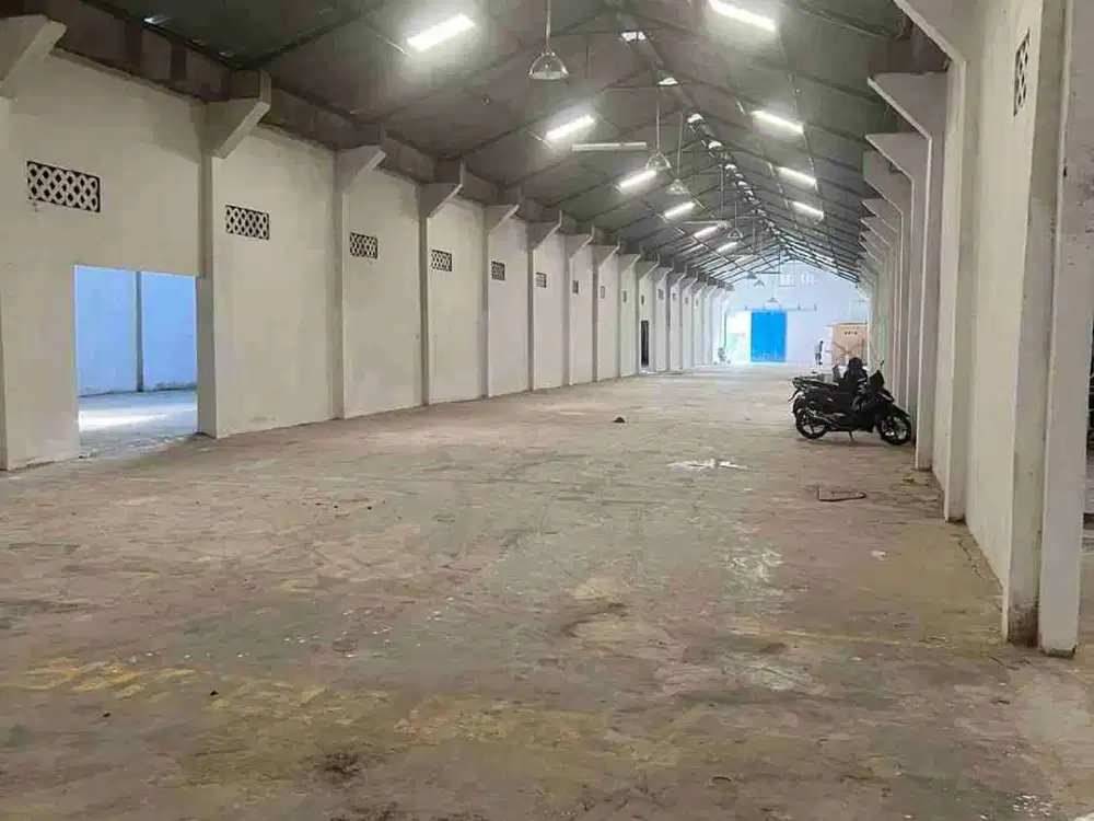 Gudang Siap Pakai Strategis Pinggir Jalan Raya Jalan Lebar