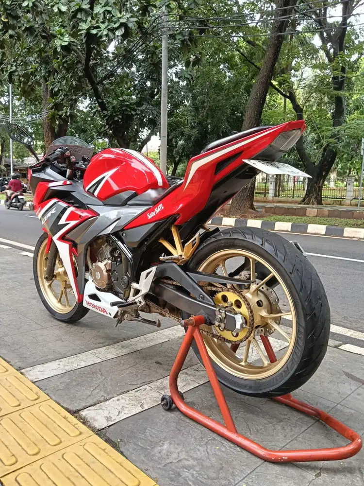DP MINIM 500 CASH KREDIT NEW HONDA CBR 150R THN 2019 PAJAK IDUP